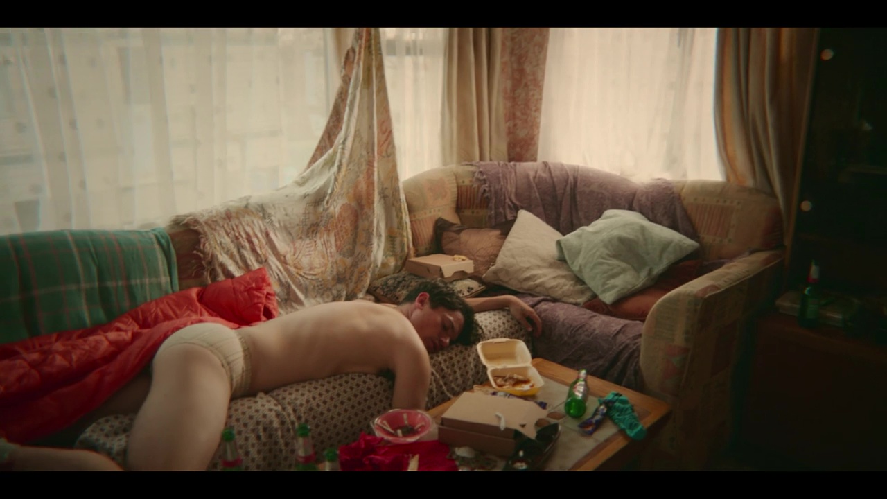 Sex Education La Nuova Serie Netflix Che Mostra Piselli E Superdotati Le Foto Senza Censura